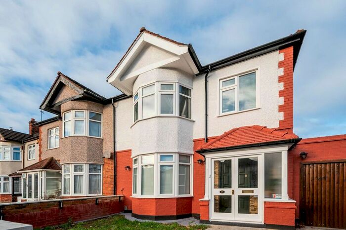 3 Bedroom End Of Terrace House To Rent In Avery Hill Road, Eltham, London, SE9