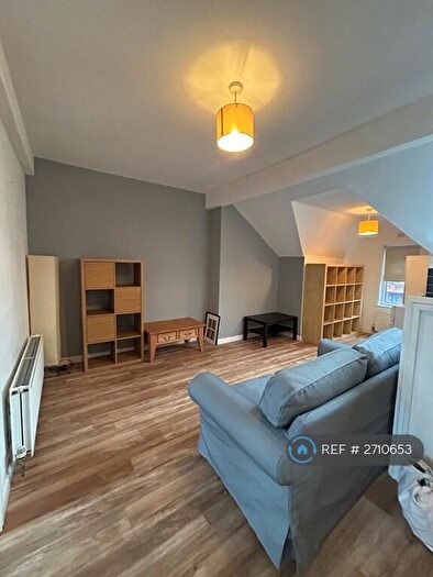 1 Bedroom Flat To Rent In Oakwood Avenue, Leeds, LS8