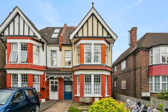 2 Bedroom Flat To Rent In Park View Road, London, N3