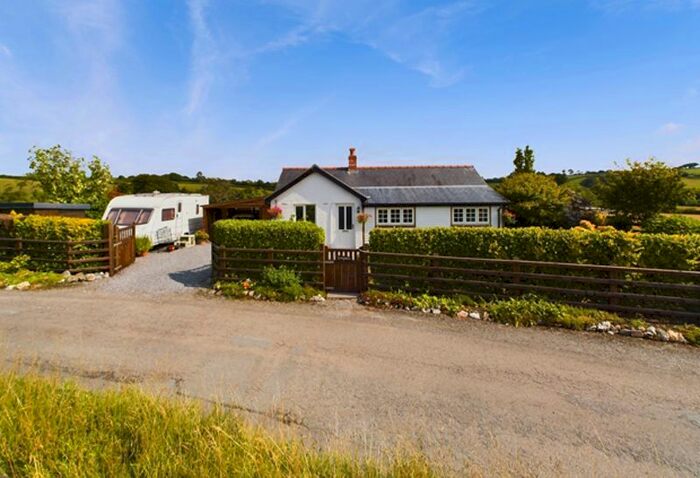 2 Bedroom Detached House For Sale In Henfwlch Road, Trawsmawr, Carmarthen, SA33