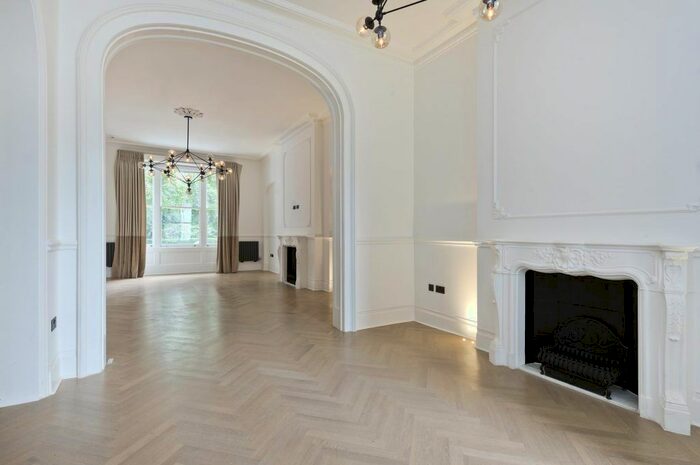 3 Bedroom Flat To Rent In Cornwall Gardens, London, SW7