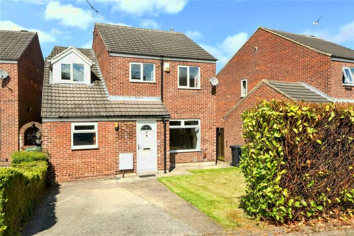 4 Bedroom Detached House To Rent In Woodcross Garth, Churwell, Leeds, LS27