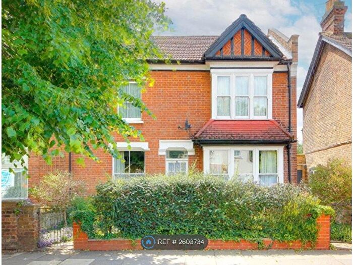 5 Bedroom Semi Detached House To Rent In First Avenue, Enfield, EN1