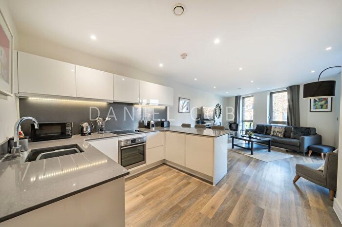 2 Bedroom Flat For Sale In The Grange, London, SE1