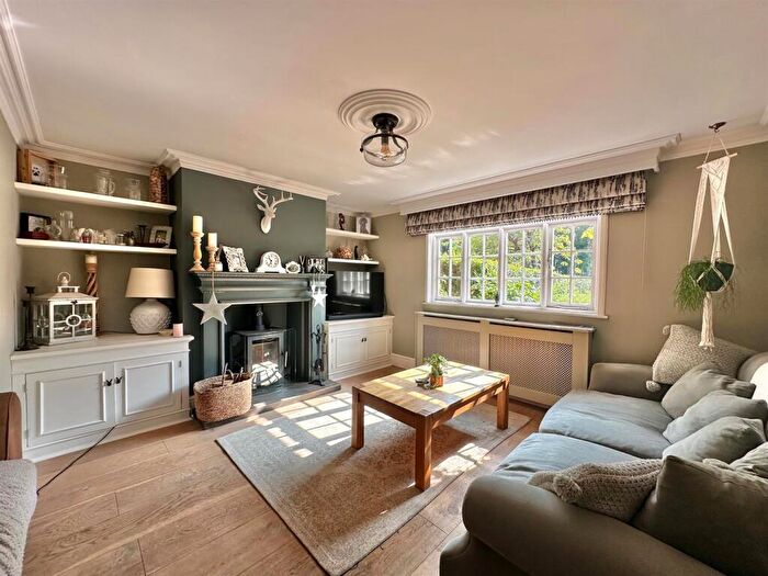 3 Bedroom Semi-Detached House For Sale In The Green, Reaseheath, Cheshire, CW5 - Photo 3