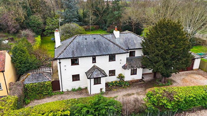 4 Bedroom Detached House For Sale In Greywell Road, Mapledurwell, RG25