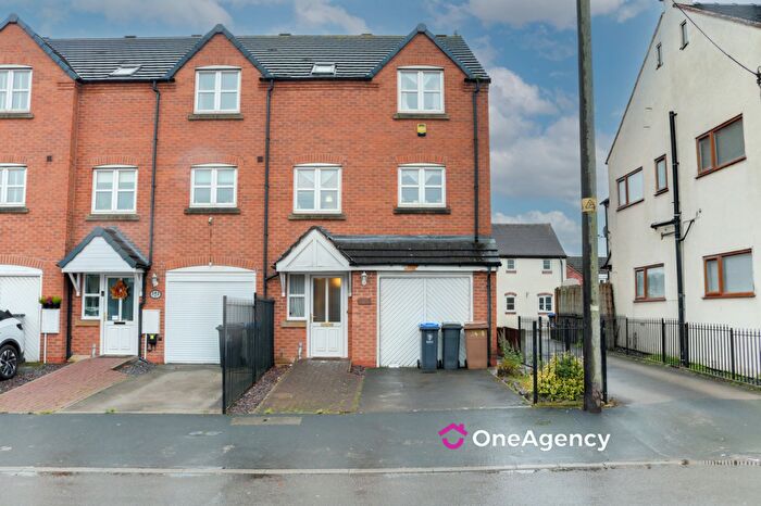 3 Bedroom Town House For Sale In Uttoxeter Road, Blythe Bridge, Stoke-on-Trent, ST11