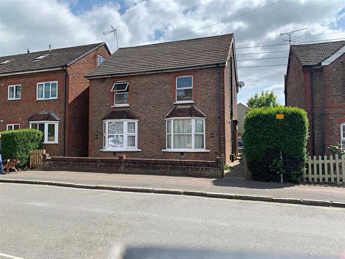 1 Bedroom Flat To Rent In Triangle Road, Haywards Heath, West Sussex, RH16