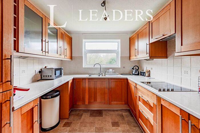 2 Bedroom Flat To Rent In Howard Court, Doods Park Road, Reigate, RH2