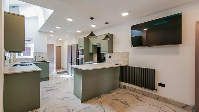 6 Bedroom Terraced House To Rent In Dawlish Road, Selly Oak, Birmingham, B29