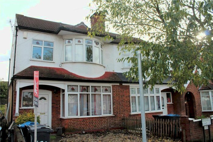 4 Bedroom End Of Terrace House To Rent In Edgehill Road, Mitcham, CR4