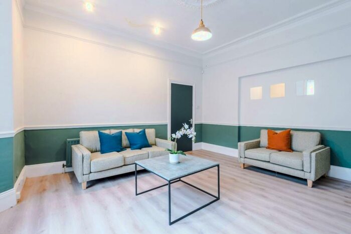 4 Bedroom Terraced House To Rent In Lyndhurst Avenue, Newcastle, NE2