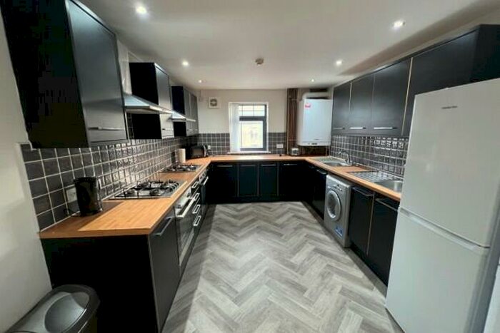 7 Bedroom Flat To Rent In Mundy Place Cardiff, CF24