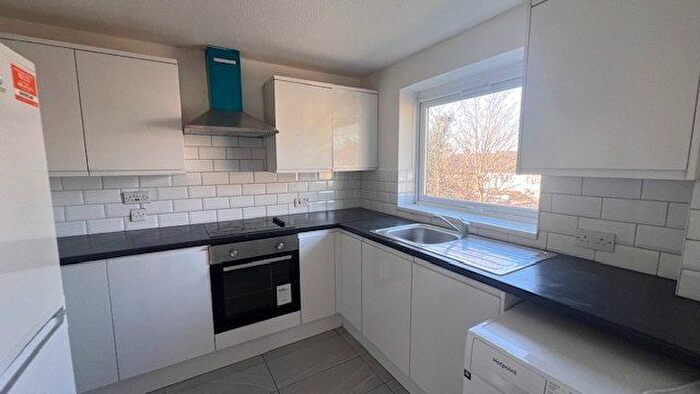 2 Bedroom Block Of Flats To Rent In Dellow Close, Ilford, IG2