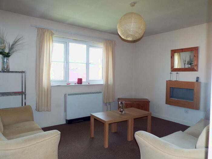 2 Bedroom Apartment To Rent In Tullis Gardens, G40