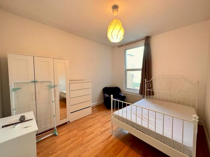 5 Bedroom Flat To Rent In Pennard Road, London, W12