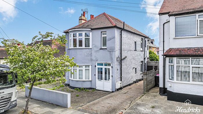 2 Bedroom Flat For Sale In Seaforth Avenue, Southend-On-Sea, SS2