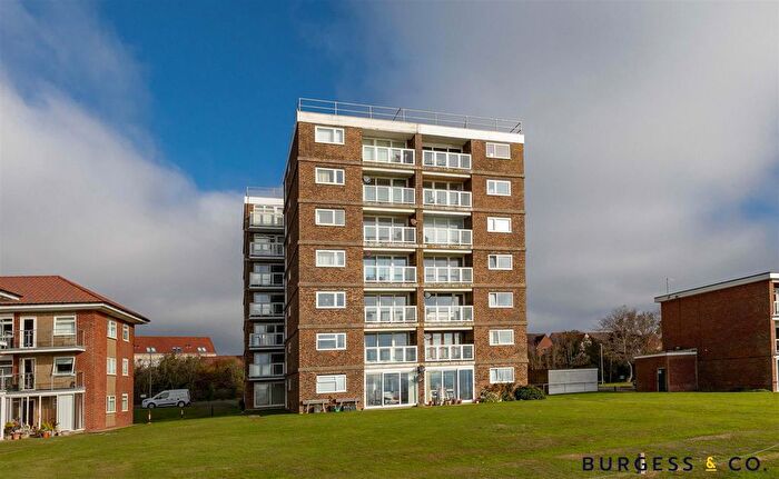2 Bedroom Flat For Sale In Sutton Place, Bexhill-On-Sea, TN40