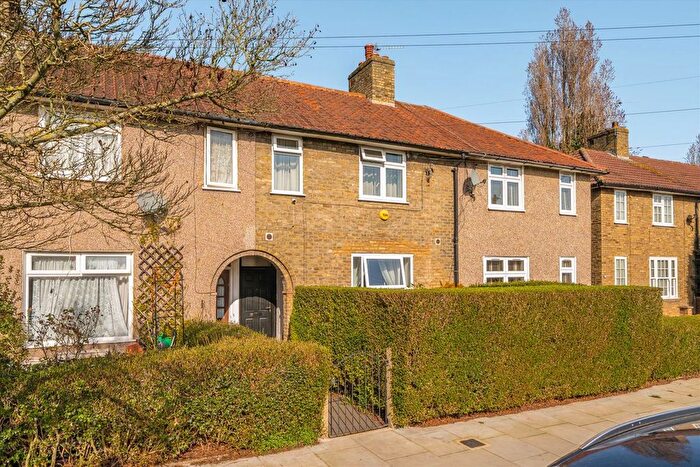 2 Bedroom Property To Rent In Bentworth Road, Shepherds Bush, W12