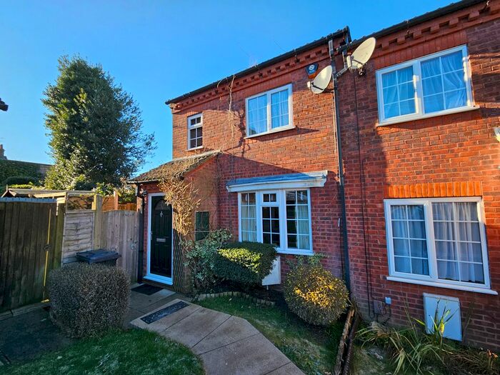 3 Bedroom End Of Terrace House To Rent In Ormsby Close, Luton, LU1