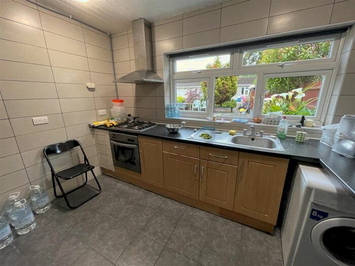 Studio To Rent In Broad Walk, Heston, Hounslow, TW5