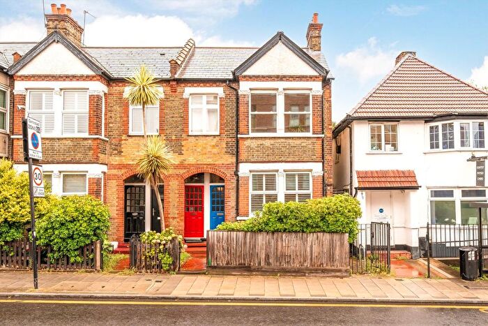 2 Bedroom Property For Sale In St. Johns Road, Isleworth, TW7