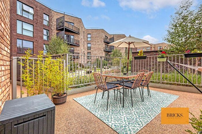 1 Bedroom Flat For Sale In Studio House, Waterden Road, Hackney, E20