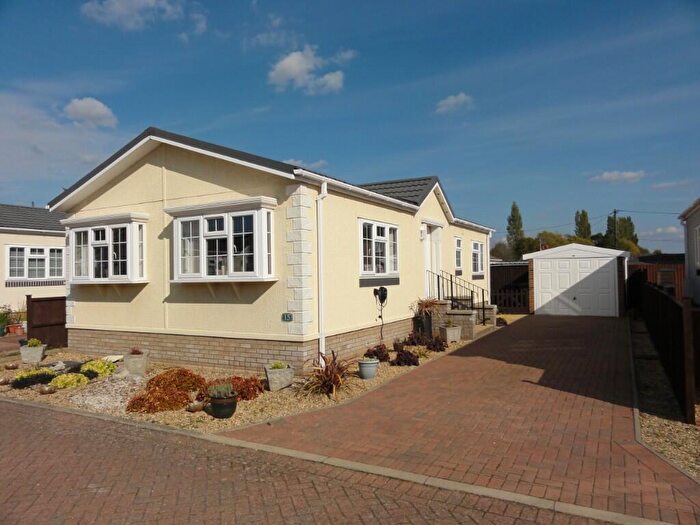 2 Bedroom Bungalow For Sale In Robingoodfellows Lane, March, Cambridgeshire, PE15