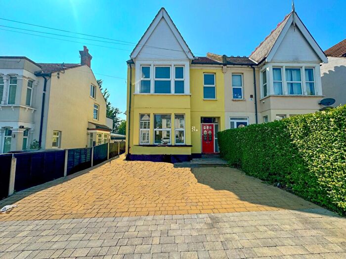 2 Bedroom Apartment For Sale In Meteor Road, Westcliff-on-Sea, SS0