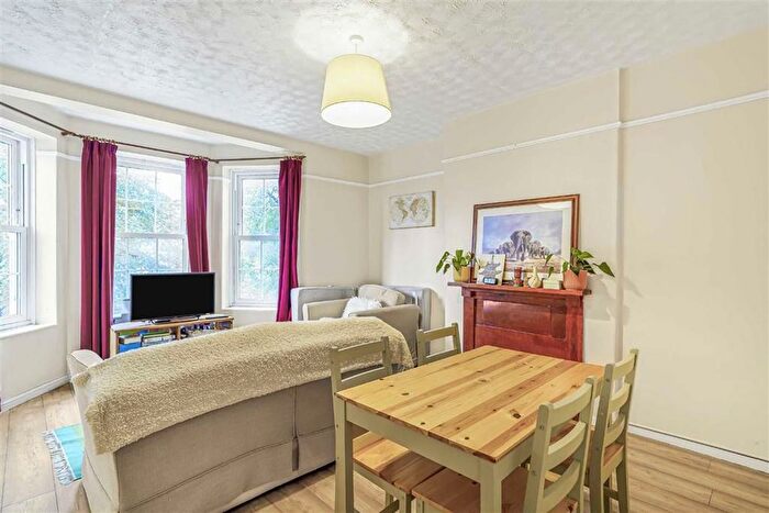 3 Bedroom Flat To Rent In Loughborough Estate, London, SW9