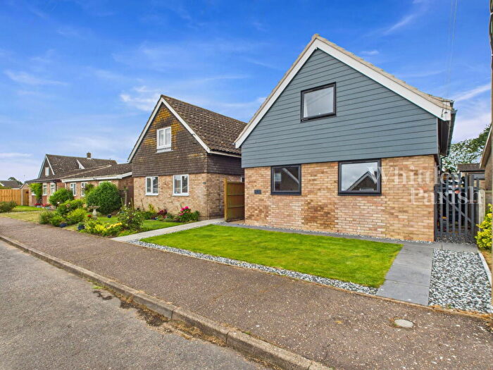 3 Bedroom Detached House For Sale In Owens Close, Long Stratton, NR15