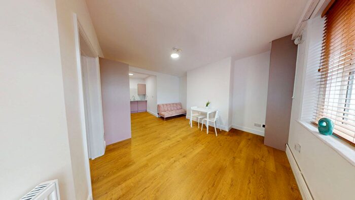 1 Bedroom Terraced House To Rent In Clarendon Road, Leeds, LS2