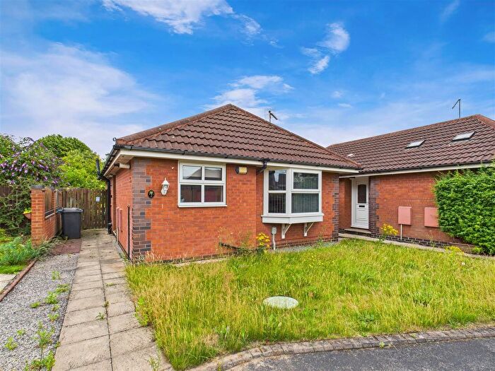 2 Bedroom Detached Bungalow For Sale In Aspen Close, Hull, HU4