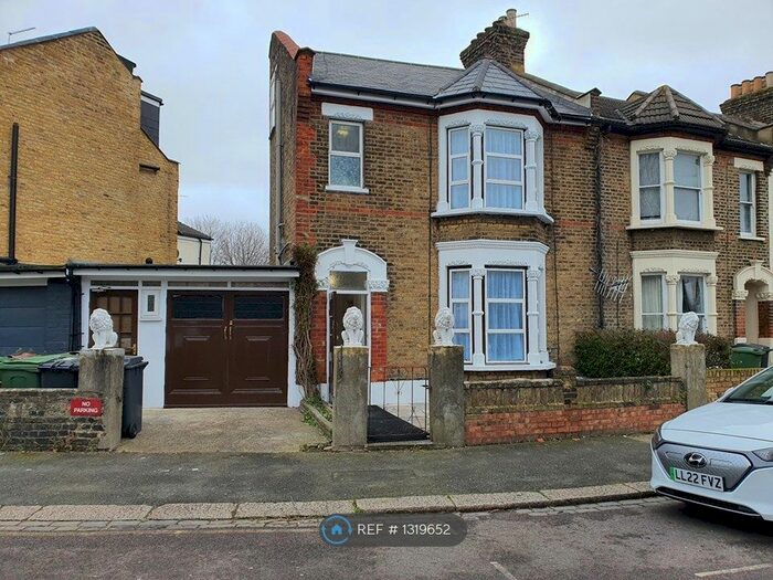 3 Bedroom End Of Terrace House To Rent In Goodall Road, London, E11