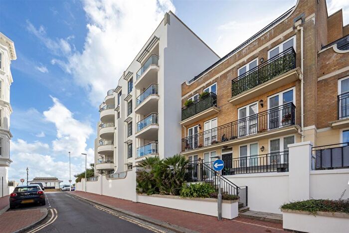 2 Bedroom Flat For Sale In Steyne Gardens, Worthing, BN11