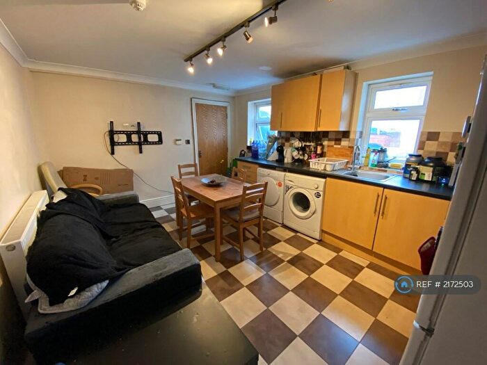 2 Bedroom Flat To Rent In Palmerston Road, Southampton, SO14