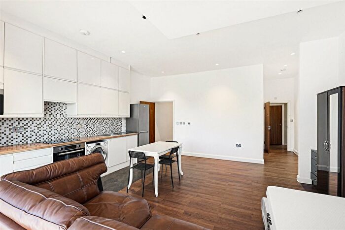 Studio To Rent In Weir Road, London, SW19