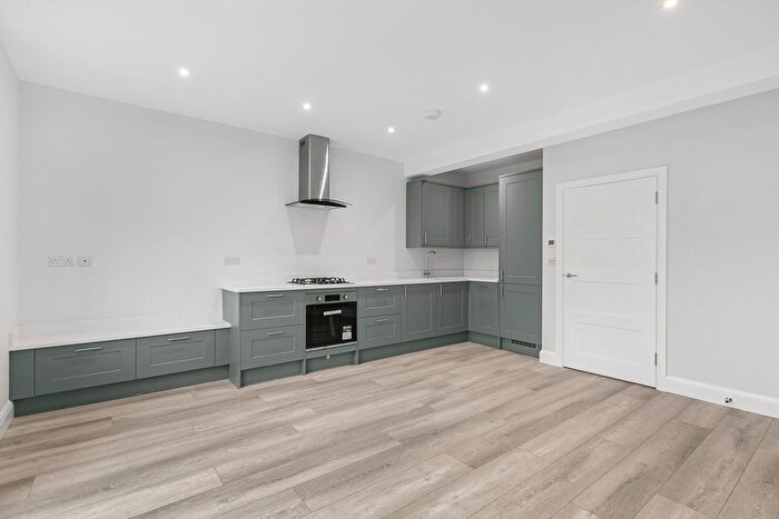 3 Bedroom Flat To Rent In Kingston Road, London, SW19