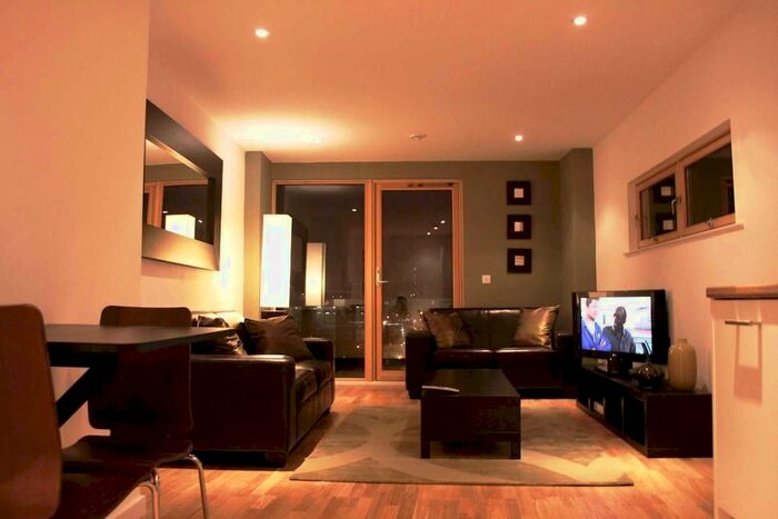 2 Bedroom Flat To Rent In The Gateway North, Crown Point Road, Leeds LS9