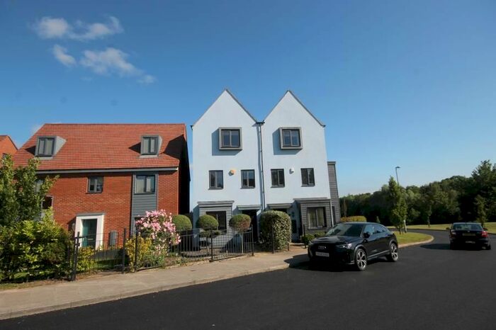 4 Bedroom Semi-Detached House To Rent In Birchfield Way, Telford, TF3