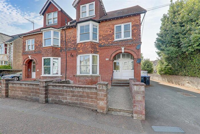 1 Bedroom Flat For Sale In Oxford Road, Worthing, BN11