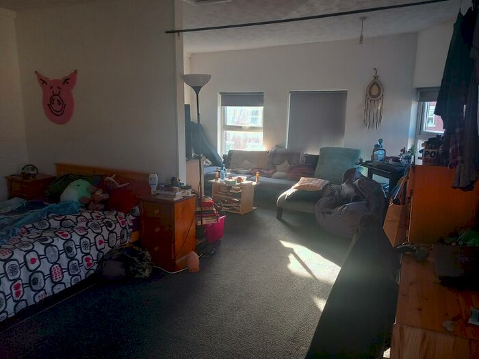 1 Bedroom Flat To Rent In Flat, Gainsborough Road, L15