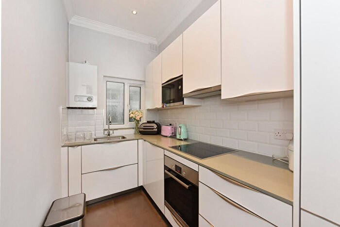 1 Bedroom Apartment For Sale In Shoot Up Hill, London, NW2