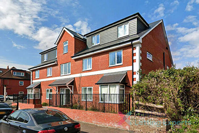 1 Bedroom Flat To Rent In Council Tax A! - Spacious & Modern Bedroom Flat With Off-Road Parking - Holen House, Branksome Wood Road!, BH9