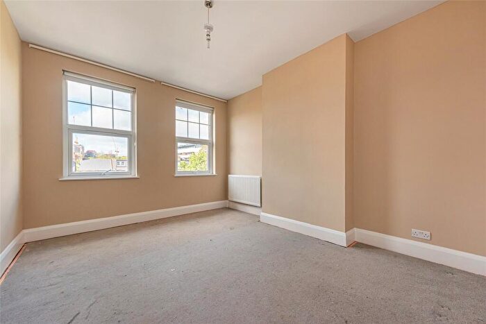 3 Bedroom Apartment For Sale In Holloway Road, Holloway, London, N7