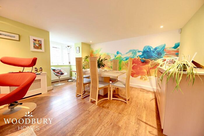 2 Bedroom Detached House For Sale In Baldwins Hill, Loughton, IG10