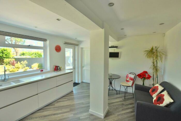 4 Bedroom Detached House For Sale In Upton Way, Broadstone, Dorset, BH18