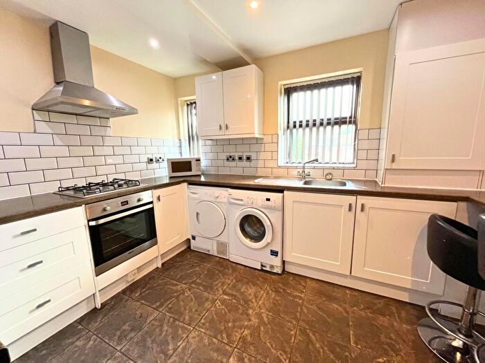 4 Bedroom Flat To Rent In Kelso Heights, Belle Vue Road, Leeds, LS3