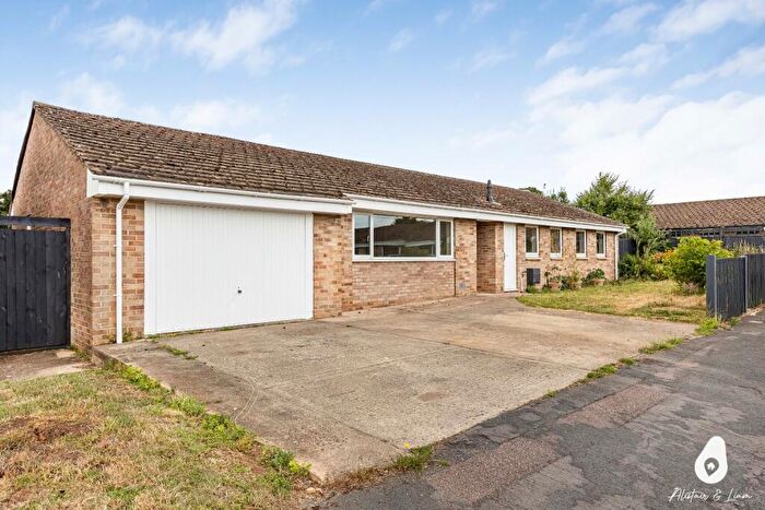 4 Bedroom Detached Bungalow For Sale In Swift Close, Bicester, OX26
