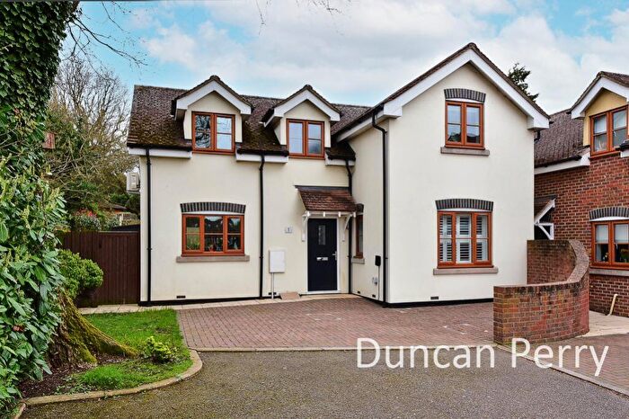 3 Bedroom Detached House For Sale In Archers Close, Potters Bar, EN6